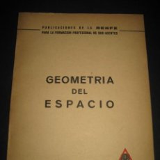 Libros de segunda mano: LIBRO TRENES RENFE. GEOMETRIA DEL ESPACIO 1965. TREN, FERROCARRIL, FERROCARRILES.. Lote 126126119