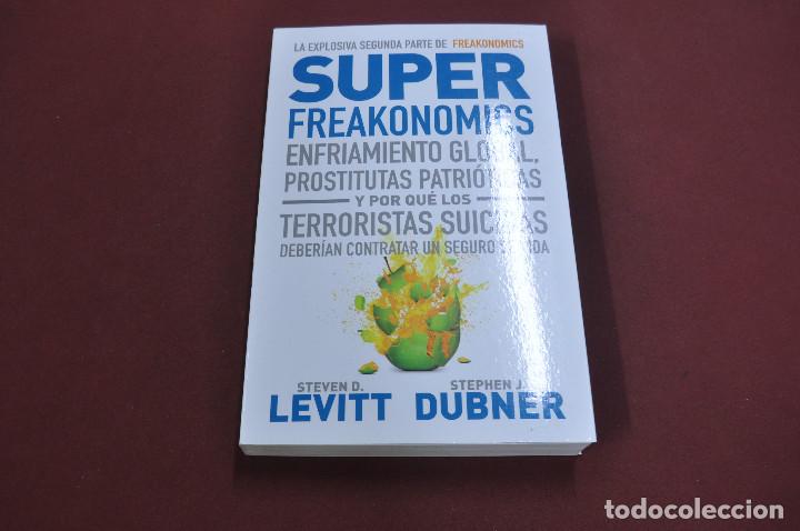 Libros de segunda mano: super freakonomics - steven d. levitt y stephen j. dubner - FIB - Foto 1