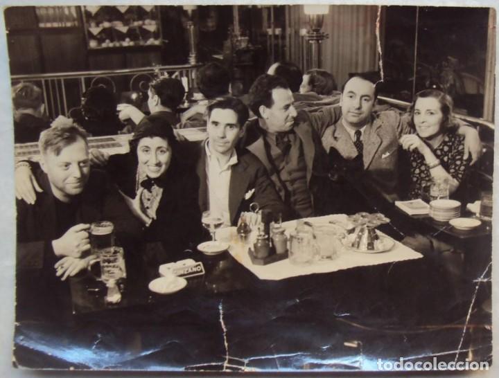 Libros de segunda mano: Fotografia original de PABLO NERUDA junto a RAUL GONZALEZ TUÑON Paris 1937 Emile Savitry - Foto 1 - 129672471