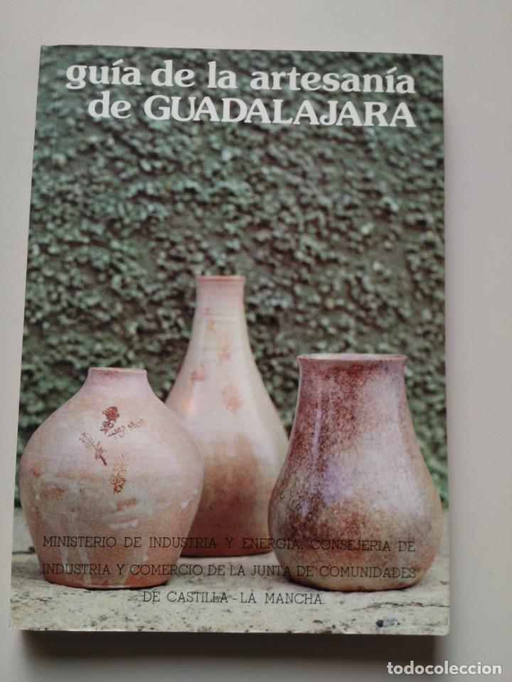 Libros de segunda mano: GUIA DE LA ARTESANIA DE GUADALAJAR - Foto 1