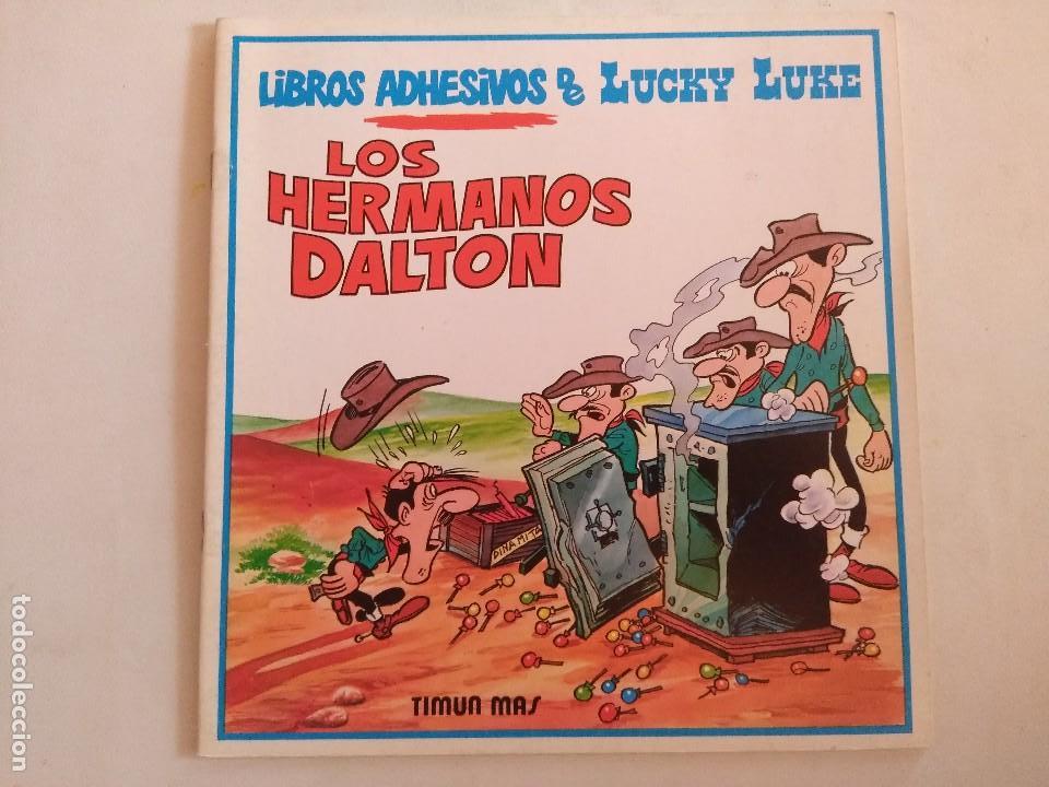 Libros de segunda mano: LIBRO ADHESIVOS DE LUCKY LUKE/LOS HERMANOS DALTON/NUEVO. - Foto 1