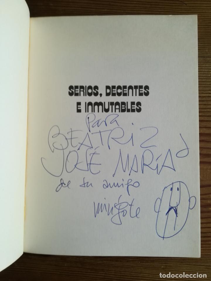 Libros de segunda mano: Serios, decentes e inmutables - MINGOTE, Antonio. Dedicatoria y dibujito del autor. - Foto 1