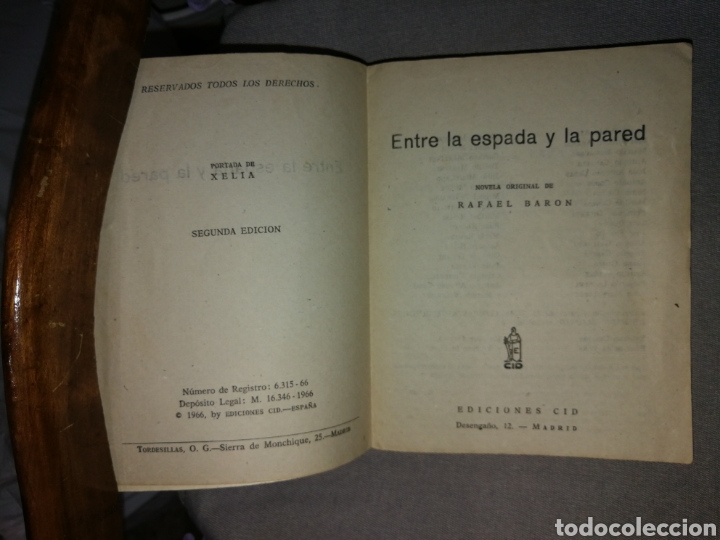 Libros de segunda mano: Entre la espada y la pared - Foto 2