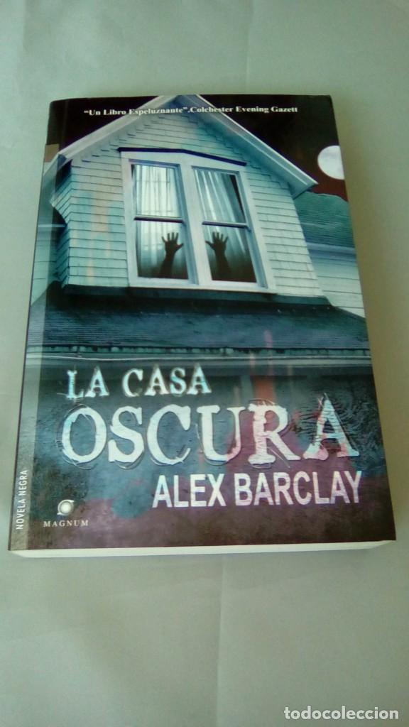 Libros de segunda mano: LA CASA OSCURA.- ALEX BARCLAY - Foto 1