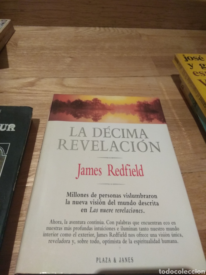 Libros de segunda mano: La d&eacute;cima revelaci&oacute;n James Redfield - Foto 1