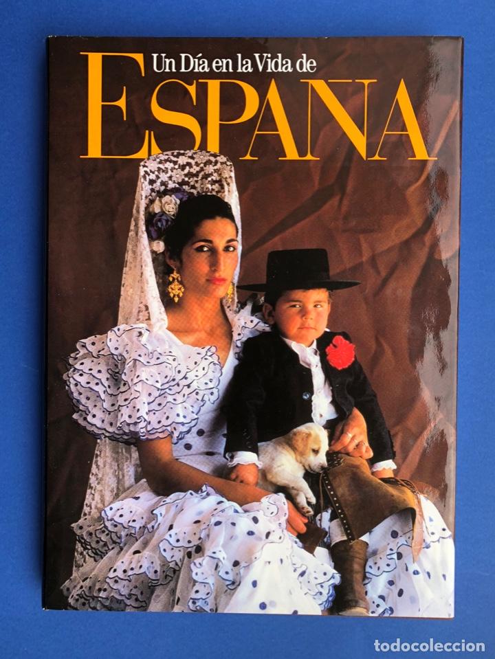 Libros de segunda mano: UN D&Iacute;A EN LA VIDA DE ESPA&Ntilde;A - Foto 1