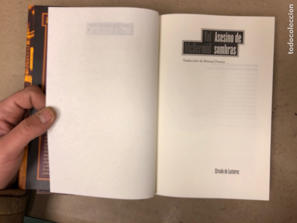 Libros de segunda mano: ASESINO DE SOMBRAS Y LUGAR DE EJECUCI&Oacute;N. VAL McDERMID. C&Iacute;RCULO DE LECTORES. - Foto 4