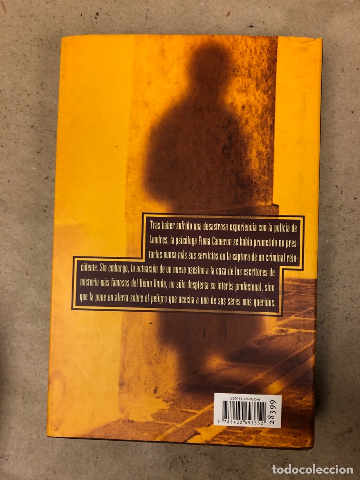 Libros de segunda mano: ASESINO DE SOMBRAS Y LUGAR DE EJECUCI&Oacute;N. VAL McDERMID. C&Iacute;RCULO DE LECTORES. - Foto 7