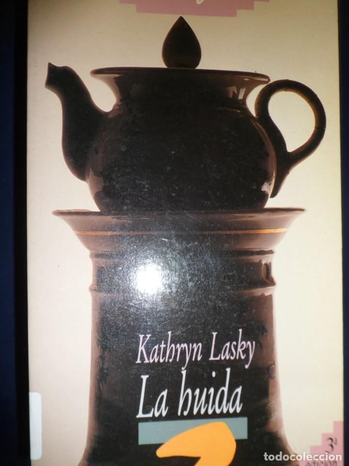 Libros de segunda mano: COLECCI&Oacute;N GRAN ANGULAR N&ordm; 46. LA HUIDA. KATHRYN LASKY - Foto 1