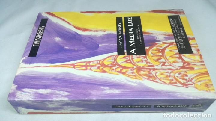 Libros de segunda mano: A MEDIA LUZ	 / 	JAY MCINERNEY	 / 	EIDICONES B