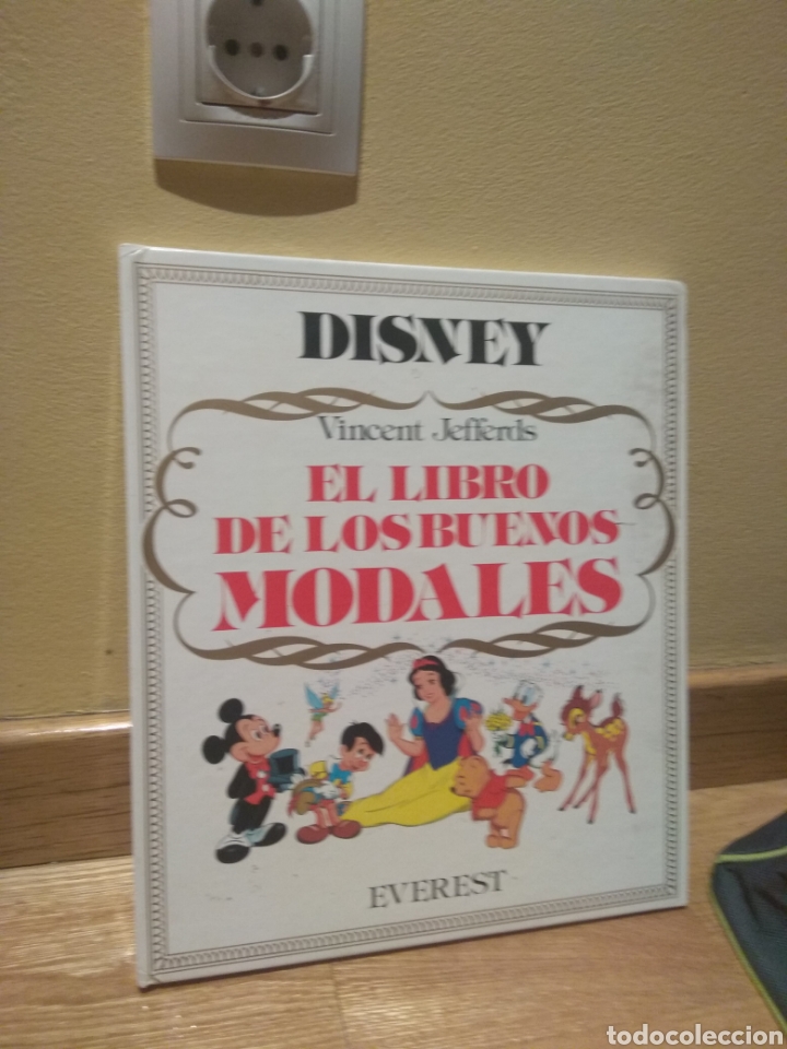 Libros de segunda mano: Disney el libro de los buenos modales Vincent jefferds - Foto 1
