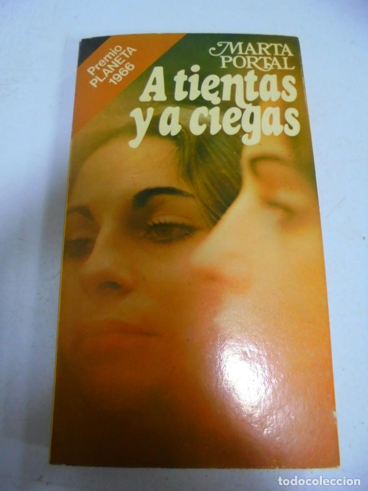 Libros de segunda mano: A TIENTAS Y A CIEGAS. MARTA PORTAL. PREMIO PLANETA 1966. - Foto 1