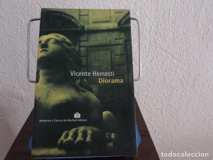 Libros de segunda mano: Diorama (Vicente Herrasti) Editorial Muchnik - Foto 1
