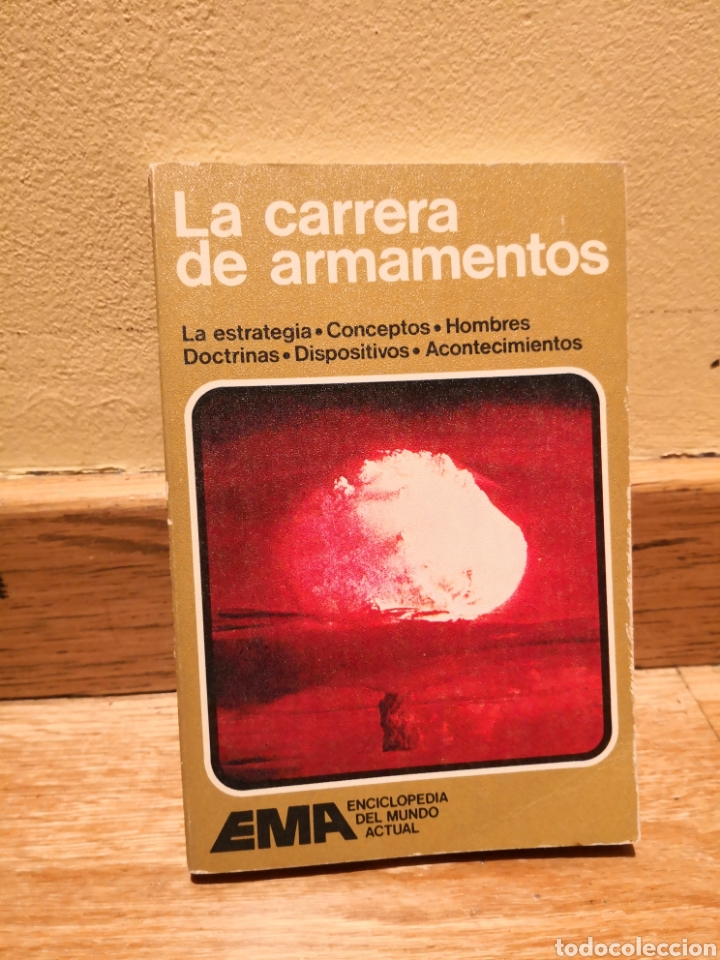 Libros de segunda mano: La carrera de armamentos - Foto 1