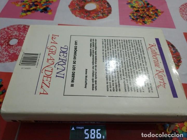 Libros de segunda mano: DERYNI. LA GRANDEZA.- KATHERINE KURTZ - Foto 5