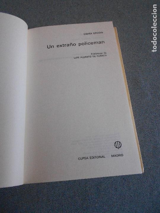 Libros de segunda mano: UN EXTRA&Ntilde;O POLICEMAN - Foto 2