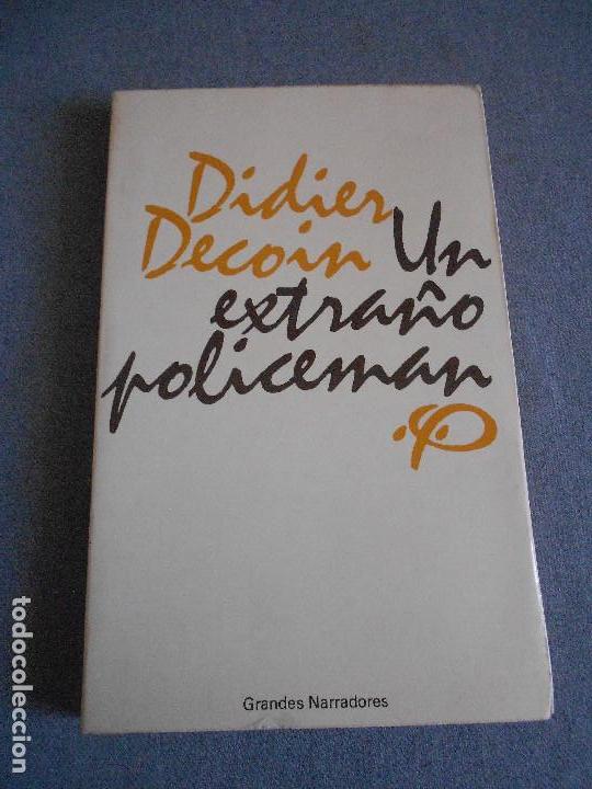 Libros de segunda mano: UN EXTRA&Ntilde;O POLICEMAN - Foto 1
