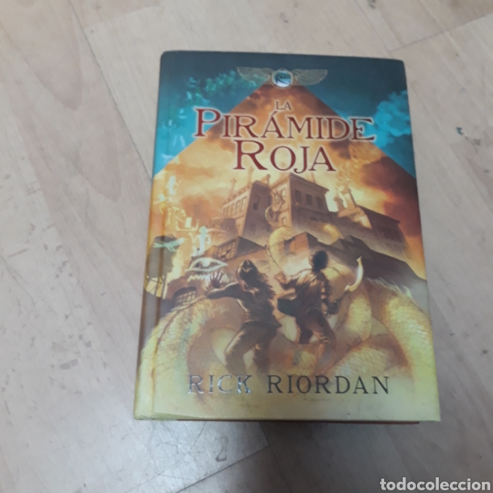 Libros de segunda mano: La pir&aacute;mide roja, Rick Riordan, Montena - Foto 1