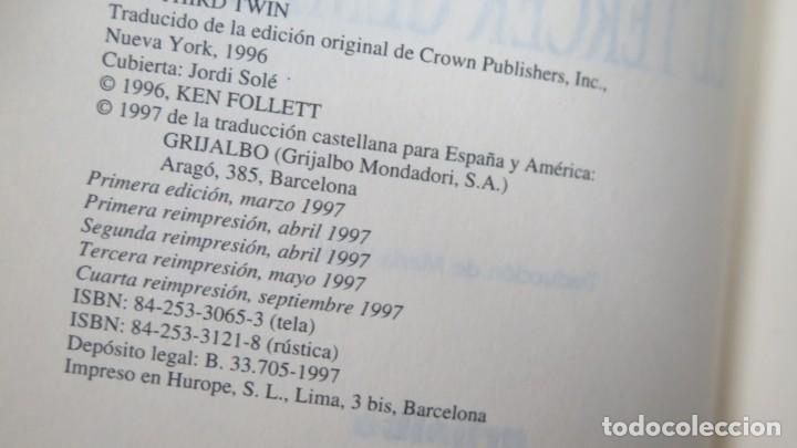 Libros de segunda mano: EL TERCER GEMELO. KEN FOLLET - Foto 2