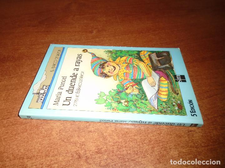 Libros de segunda mano: UN DUENDE A RAYAS. ED. SM. EL BARCO DE VAPOR. - Foto 2