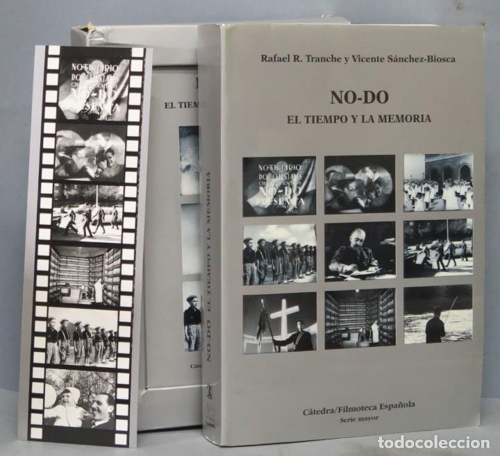 Libros de segunda mano: NO-DO. EL TIEMPO Y LA MEMORIA. LIBRO + VHS - Foto 1