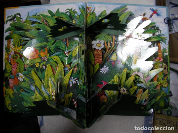 Libros de segunda mano: VIVE UNA AVENTURA EN 3 D - LA SELVA TROPICAL (LIBRO DE GRAN FORMATO) - Foto 2