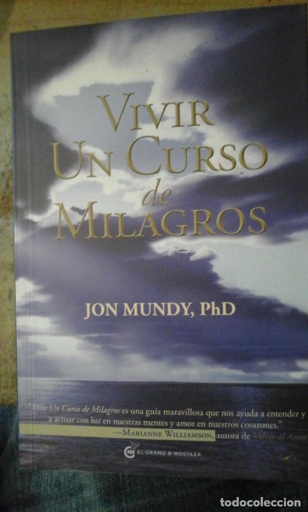 Libros de segunda mano: VIVIR UN CURSO DE MILAGROS (Barcelona, 2011) - Foto 1