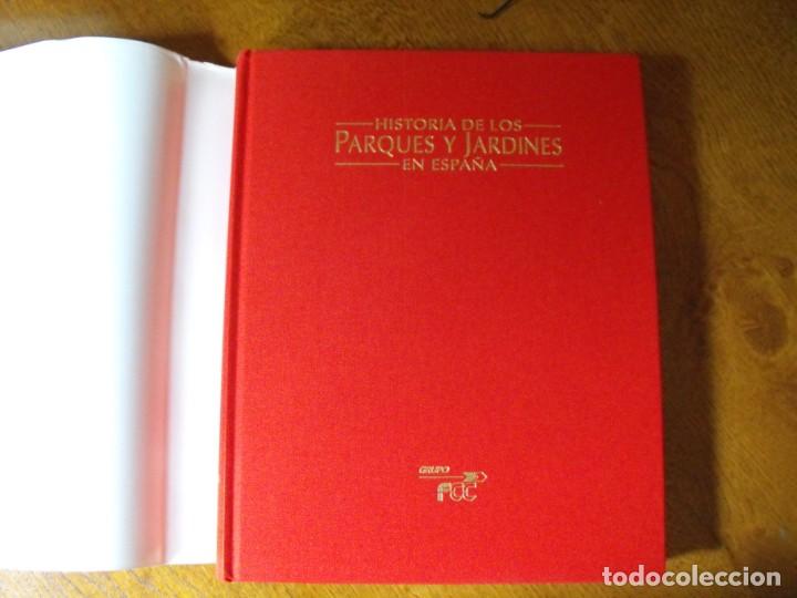 Libros de segunda mano: Historia de los Parques y Jardines en Espa&ntilde;a. FCC. 2001. - Foto 2