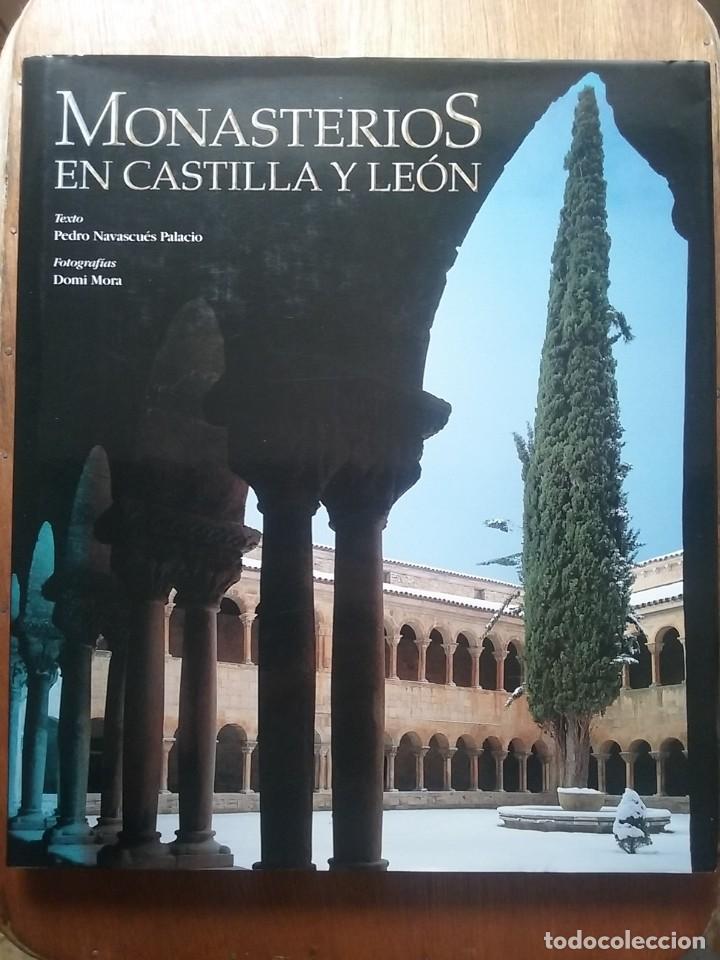 Gebrauchte B&uuml;cher: MONASTERIOS EN CASTILLA Y LEON, PEDRO NAVASCUES PALACIO, DOMI MORA, LUNWERG, CAJA DE BURGOS, 2006