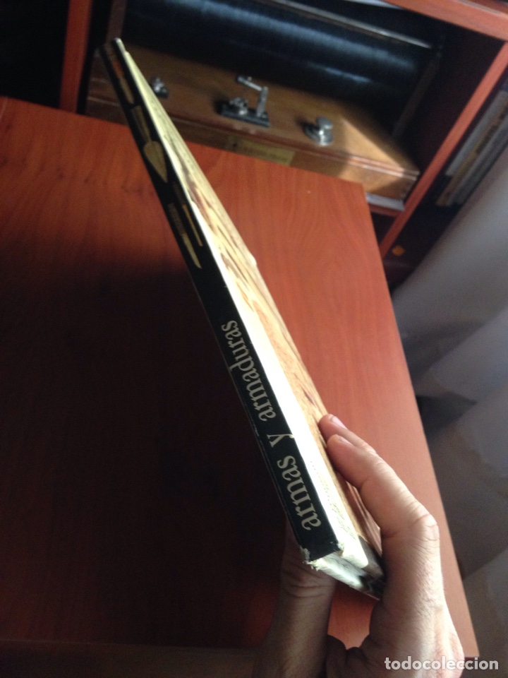 Libros de segunda mano: Libro armas y armaduras - Foto 2
