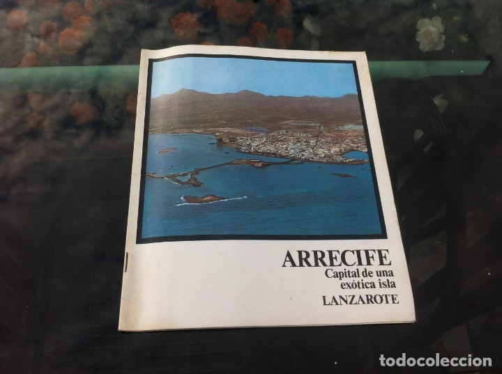 Second hand books: FOLLETO TUR&Iacute;STICO.  ARRECIFE, CAPITAL DE UNA EX&Oacute;TICA ISLA LANZAROTE. 1970