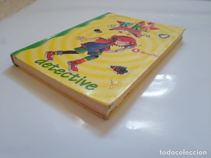 Libros de segunda mano: KIKA SUPERBRUJA DETECTIVE - Foto 2