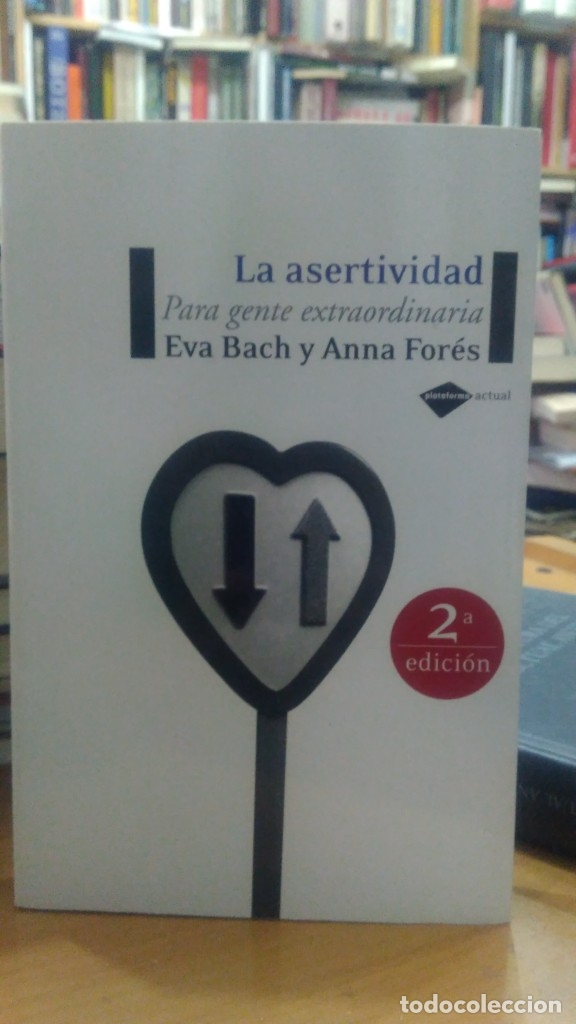 Libros de segunda mano: La asertiva, Eva Bach y Anna For&eacute;s, Ed. plataforma - Foto 1