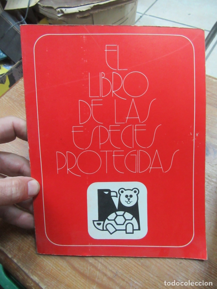 Libros de segunda mano: El libro de las especies protegidas. L.11649-1150 - Foto 1
