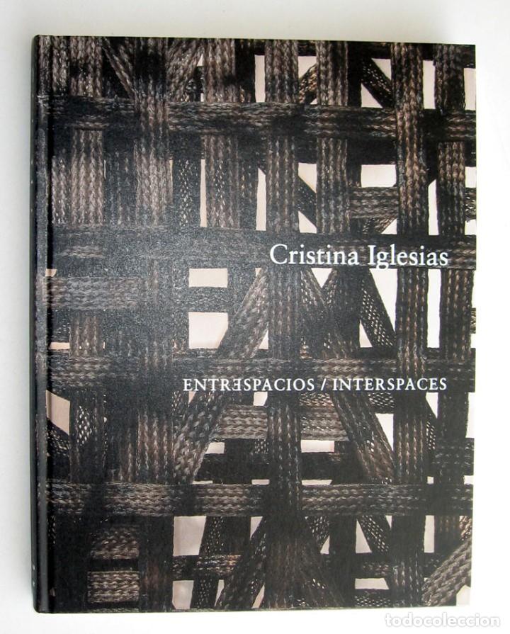 Libros de segunda mano: Entrespacios - Interspaces. Cristina Iglesias. Cat&aacute;logo exposici&oacute;n en Centro Botin. Santander - Foto 1