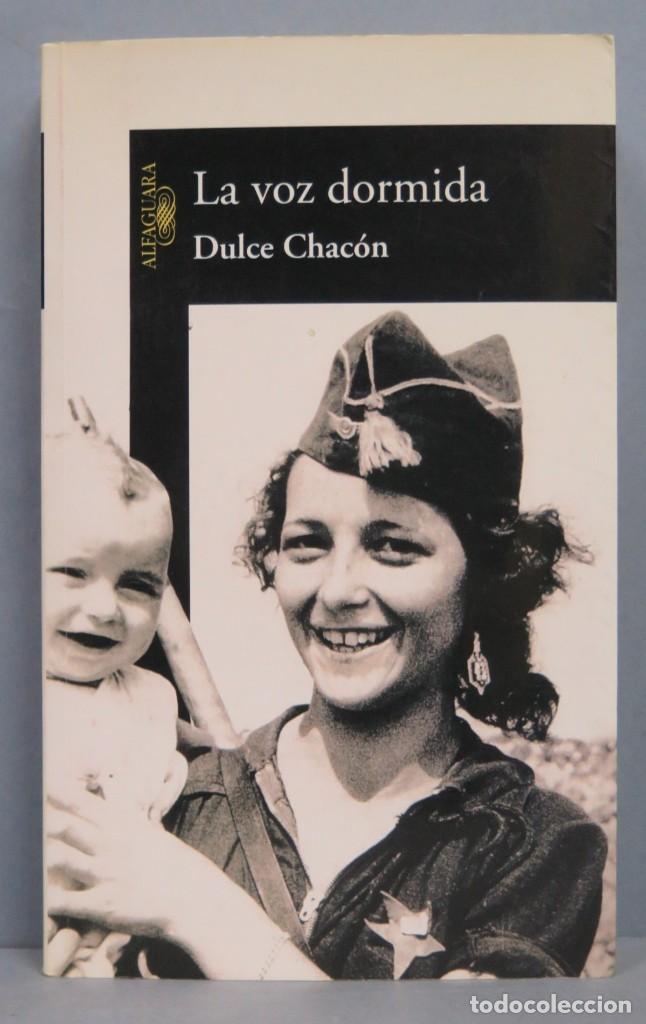 Libros de segunda mano: LA VOZ DORMIDA. DULCE CHACON - Foto 1