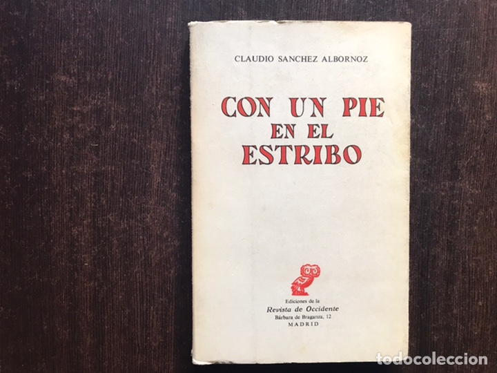 Libros de segunda mano: Con un pie en el estribo. Claudio S&aacute;nchez albornoz - Foto 1