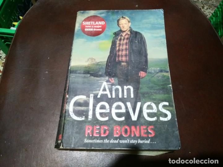 Libros de segunda mano: Libro ANN CLEEVES RED BONES - Foto 1