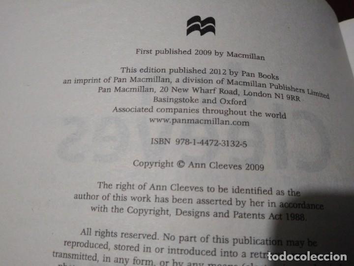 Libros de segunda mano: Libro ANN CLEEVES RED BONES - Foto 2