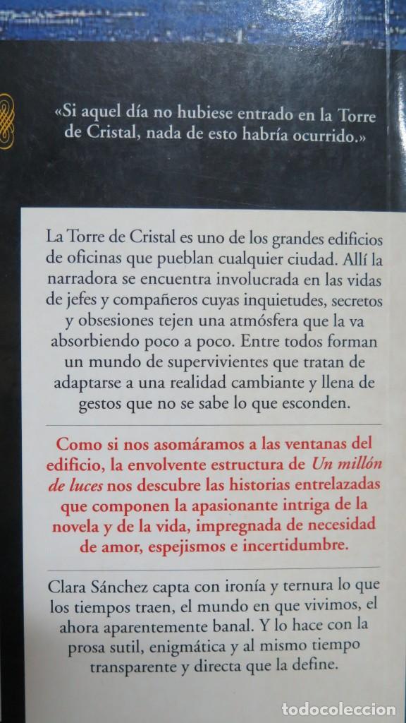 Libros de segunda mano: UN MILL&Oacute;N DE LUCES. CLARA SANCHEZ - Foto 2