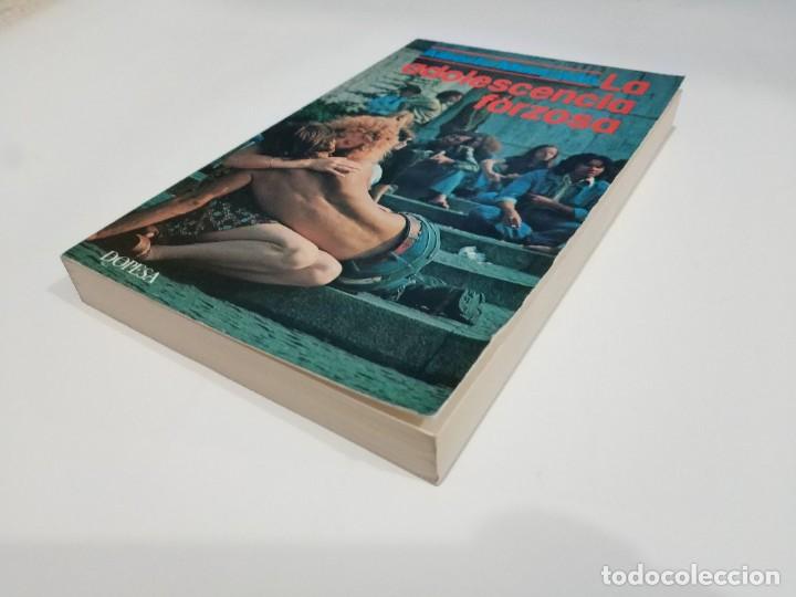 Libros de segunda mano: LA ADOLESCENCIA FORZOSA.- ALBERTO MONCADA - Foto 2