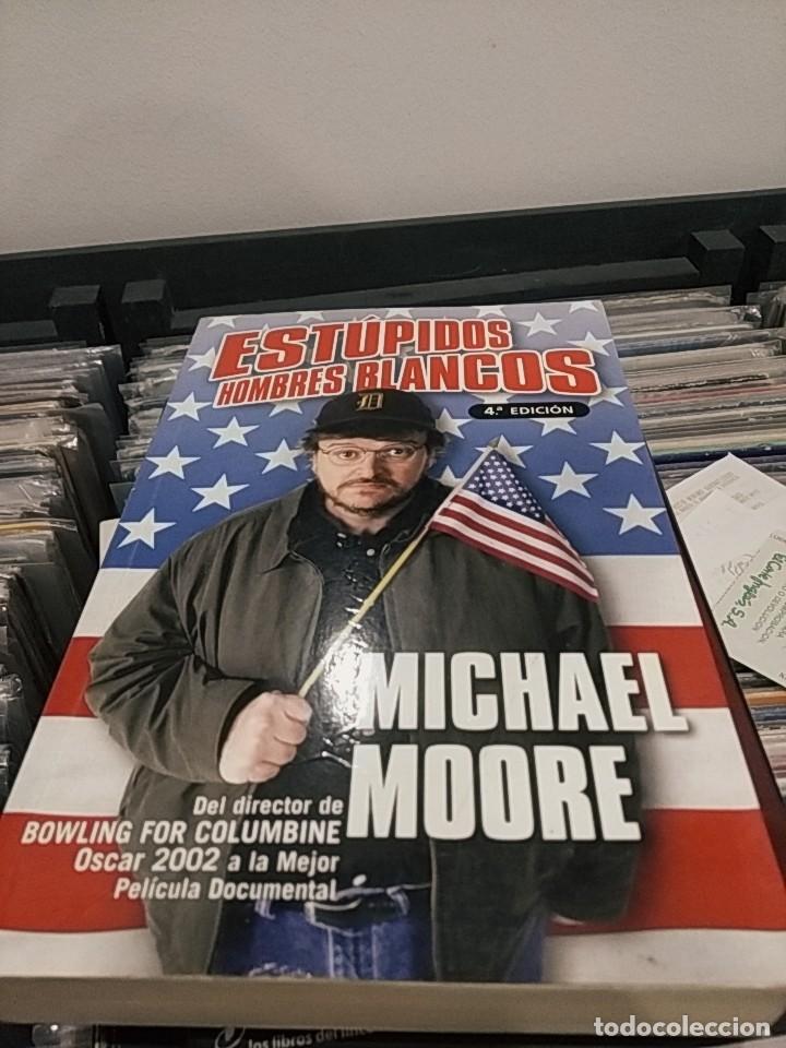 Libros de segunda mano: MICHAEL MOORE ESTUPIDOS HOMBRES BLANCOS - Foto 1
