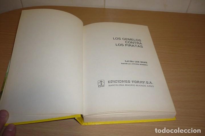 Libros de segunda mano: Los Gemelos Contra los Piratas. Ed. Toray 1985. - Foto 3
