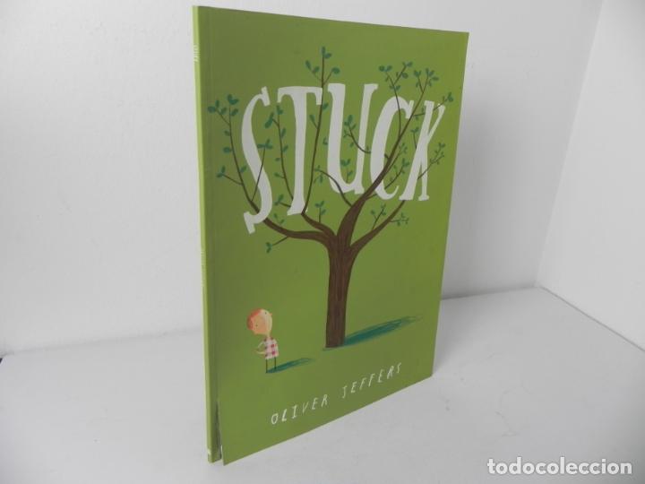 Libros de segunda mano: STUCK (OLIVER JEFFERS) HAPERCOLLINS-2012 (texto en ingles) - Foto 1