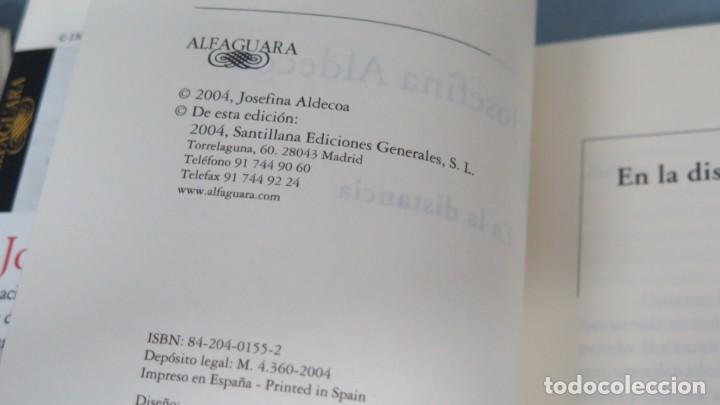 Libros de segunda mano: 2004.- EN LA DISTANCIA. JOSEFINA ALDECOA - Foto 3