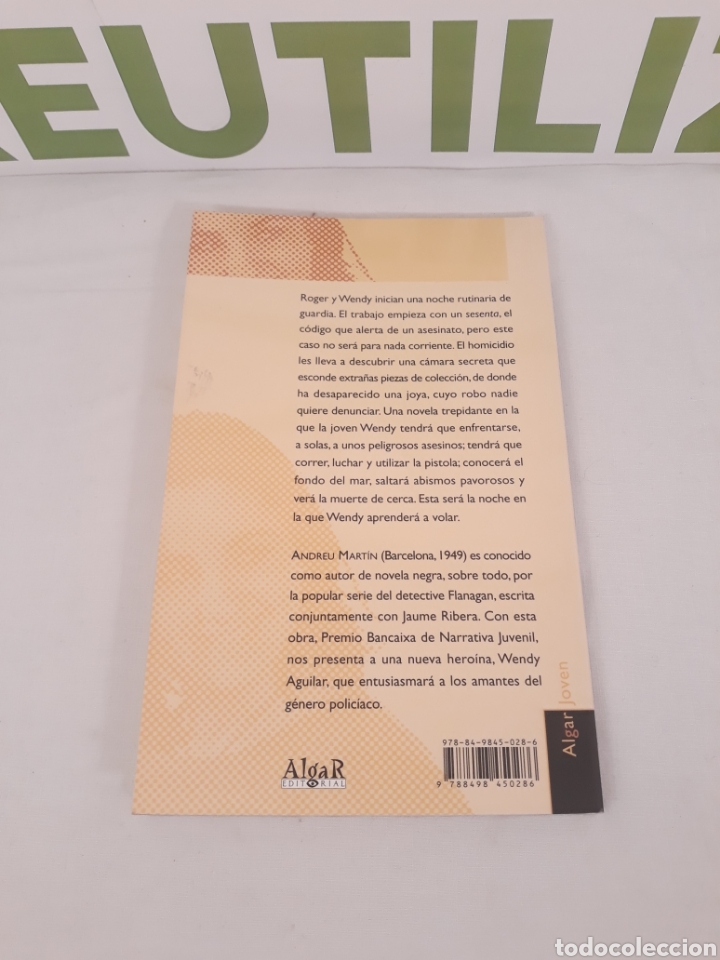 Libros de segunda mano: La noche que Wendy aprendi&oacute; a volar. Andreu Martin. - Foto 2