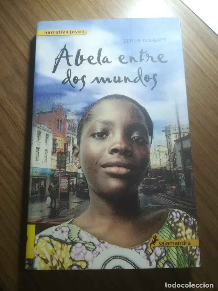 Libros de segunda mano: ABELA ENTRE DOS MUNDOS BERLIE DOHERTY ED.SALAMANDRA 2010