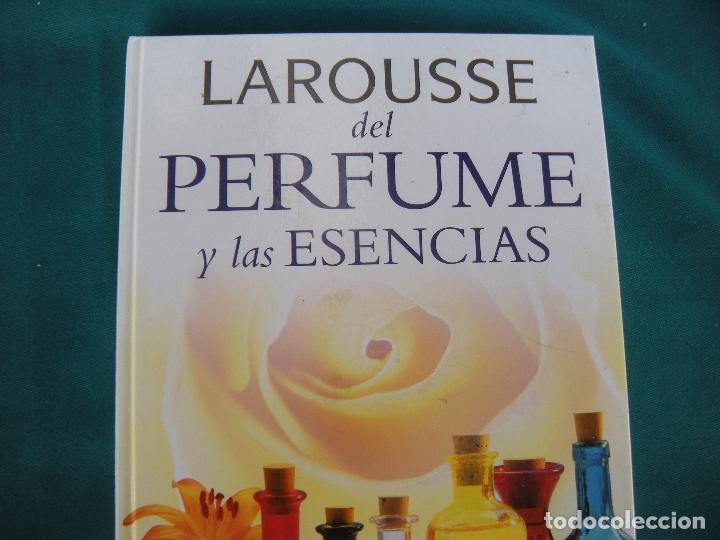Libros de segunda mano: LAROUSSE DEL PERFUME Y LAS ESENCIAS - Foto 1
