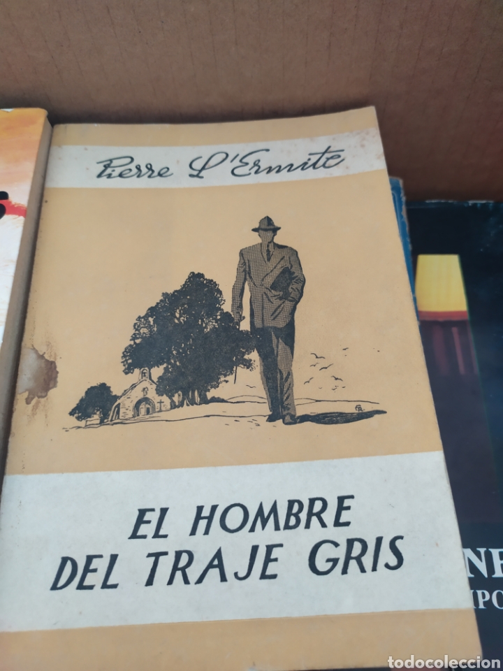 Libros de segunda mano: El hombre del traje gris - Foto 1
