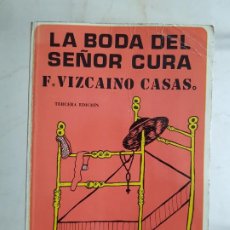 Libros de segunda mano: VIZCAINO CASAS: LA BODA DEL SEÑOR CURA (1978) (DEDICADO POR EL AUTOR)